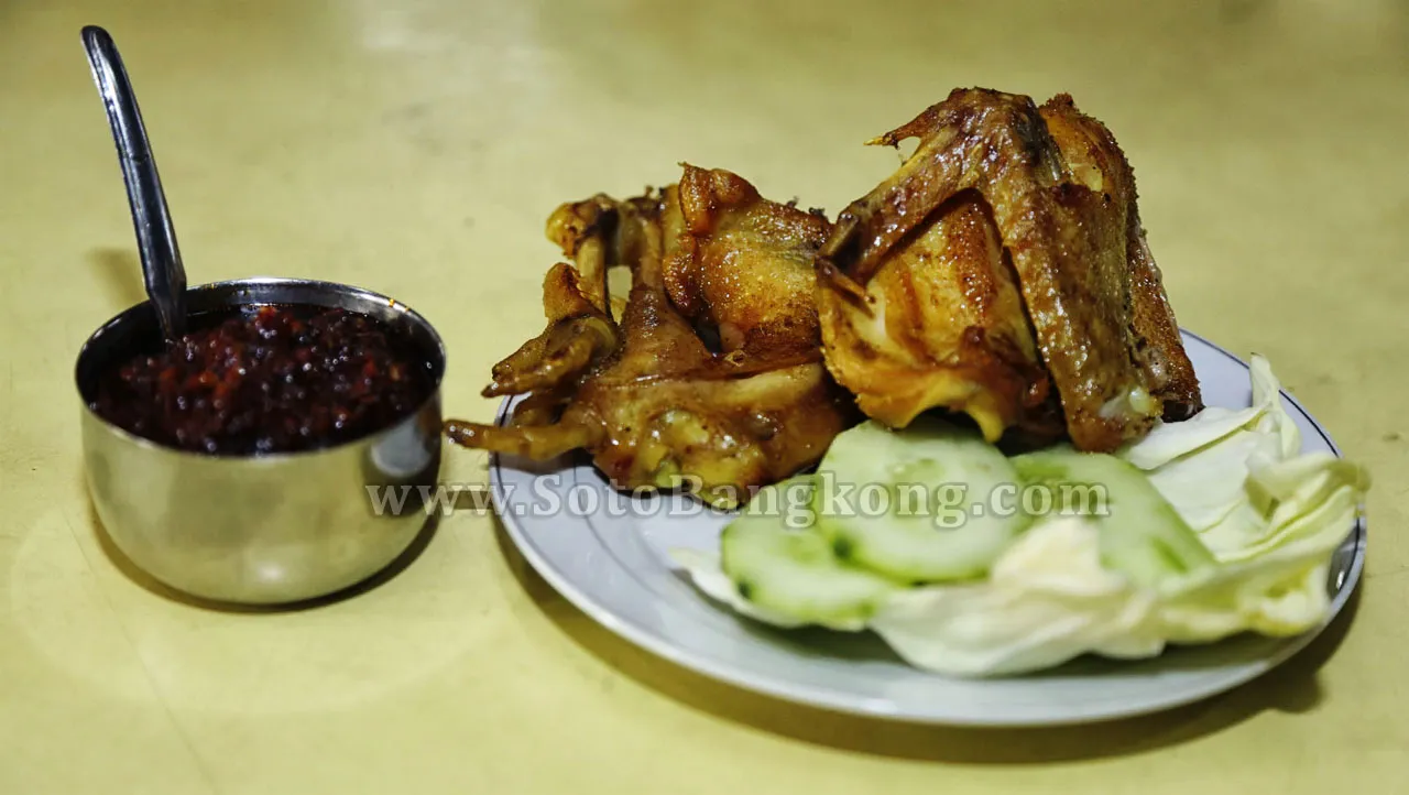 Menu Ayam Goreng di Soto Bangkong Semarang Jakarta Menu Ayam Goreng di Soto Bangkong Semarang Jakarta